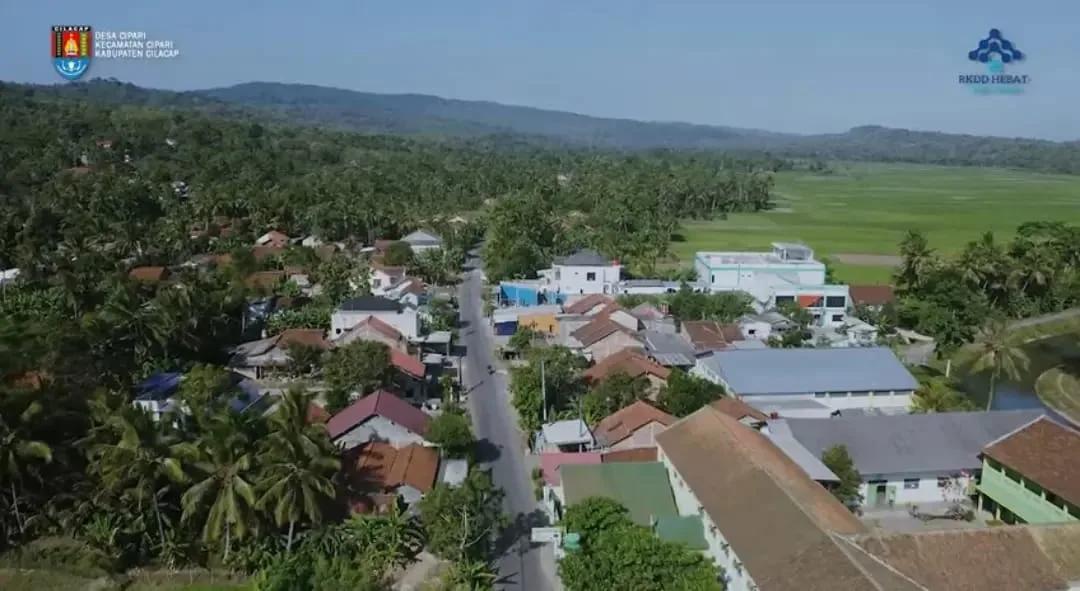 Menggali potensi Desa Wisata Cipari di Cilacap dengan keindahan alam dan budaya yang memikat. (Foto: Tangkapan layar YouTube Desa Cipari)