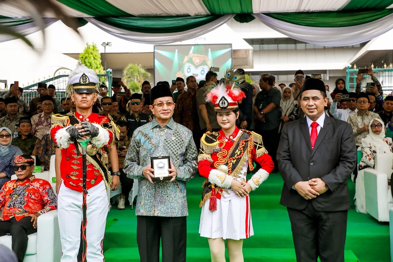 Menteri agama bersama wakil gubernur Jateng dalam pembukaan MTQ Nasional