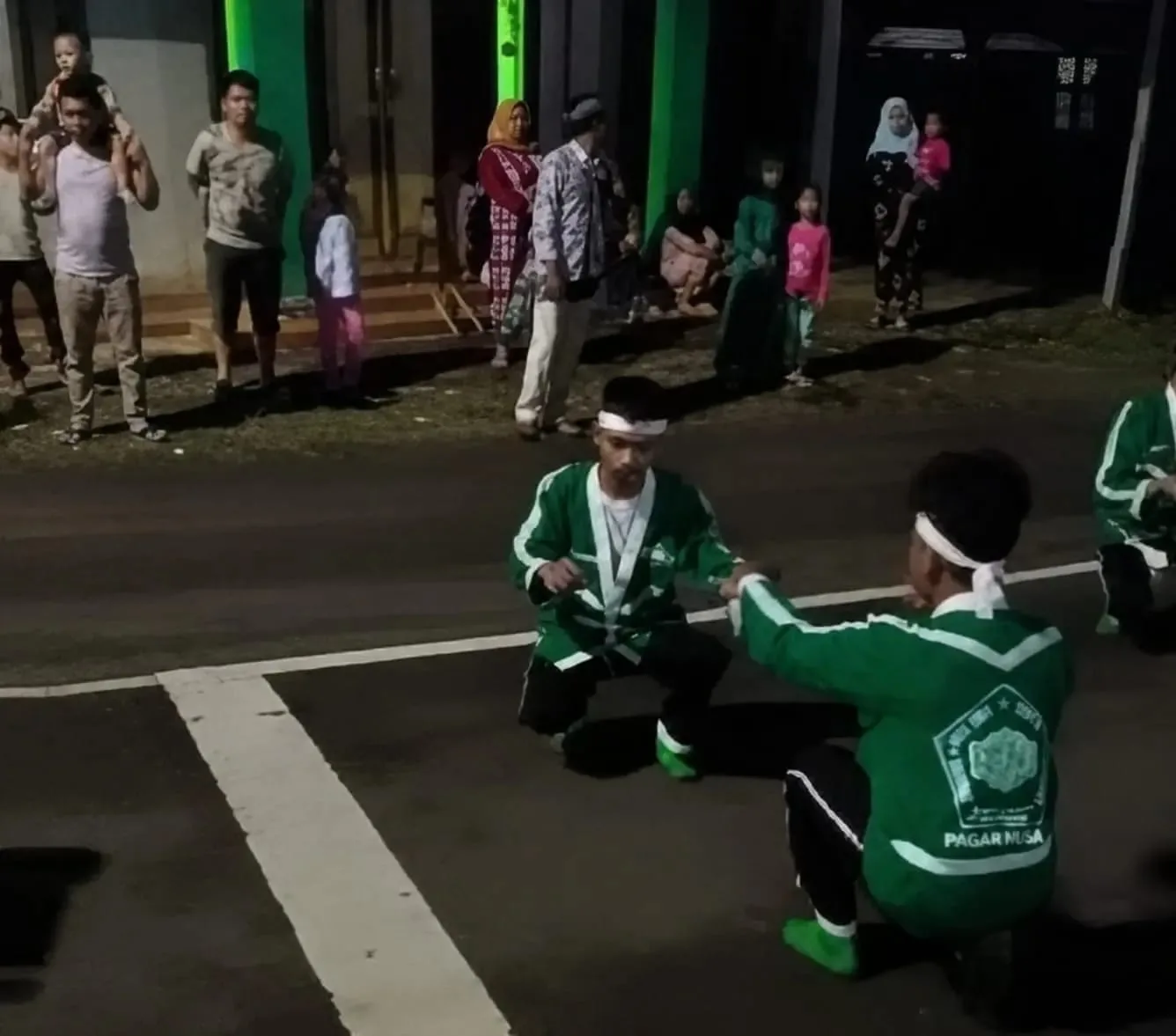 Kesenian Rudat di Desa Boja, budaya seni pertunjukan yang memadukan unsur gerak bela diri dan lantunan shalawat. (Sumber: majenang.cilacapkab.go.id)