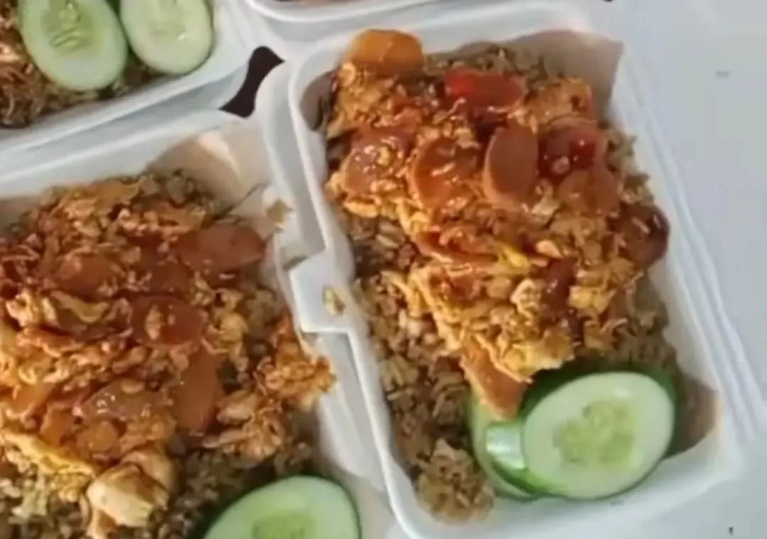 Nasi Goreng gila, salah satu menu best seller di Kedai Solo'ria Cilacap. (Foto: TikTok @sukmawati03098)
