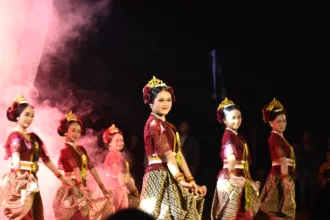 Penampilan wayang rakyat Semar mBangun Desa