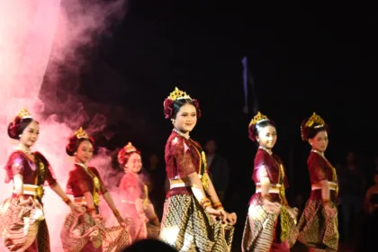 Penampilan wayang rakyat Semar mBangun Desa