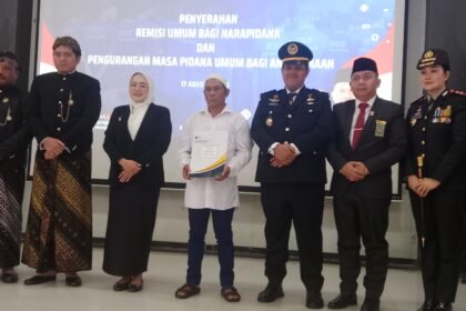 Penyerahan remisi bagi warga binaan Rutan Banjarnegara
