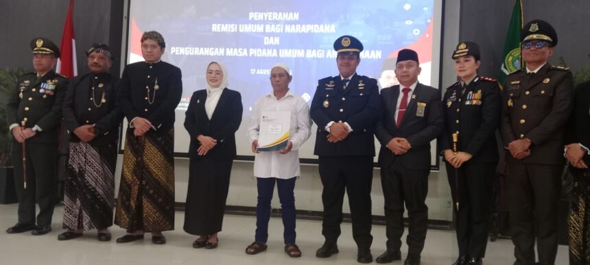 Penyerahan remisi bagi warga binaan Rutan Banjarnegara