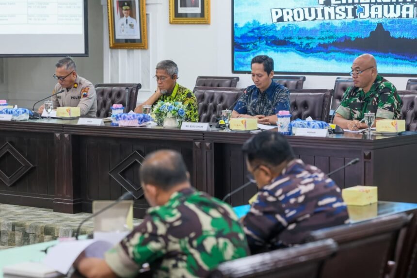 Sekda Jateng saat rapat koordinasi terkait perayaan HUT RI ke 81