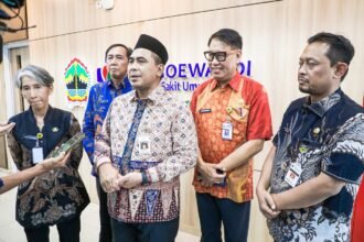 Taj Yasin saat meninjau RSUD Dr Moewardi Surakarta