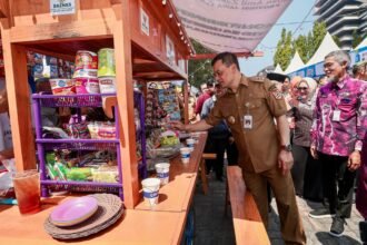 Halaman kantor gubernur jadi pasar tiban umkm