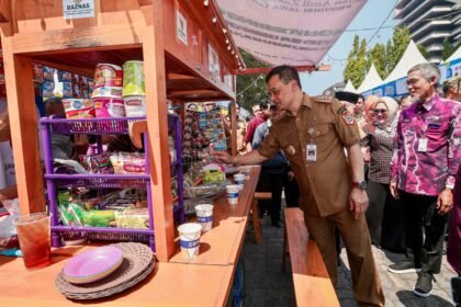 Halaman kantor gubernur jadi pasar tiban umkm