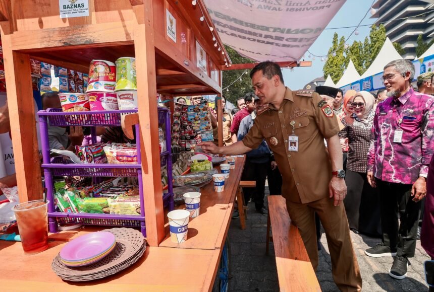Halaman kantor gubernur jadi pasar tiban umkm
