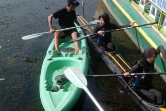 Atlet dayung Banjarnegara saat menjalani latihan di bendungan PB Soedirman
