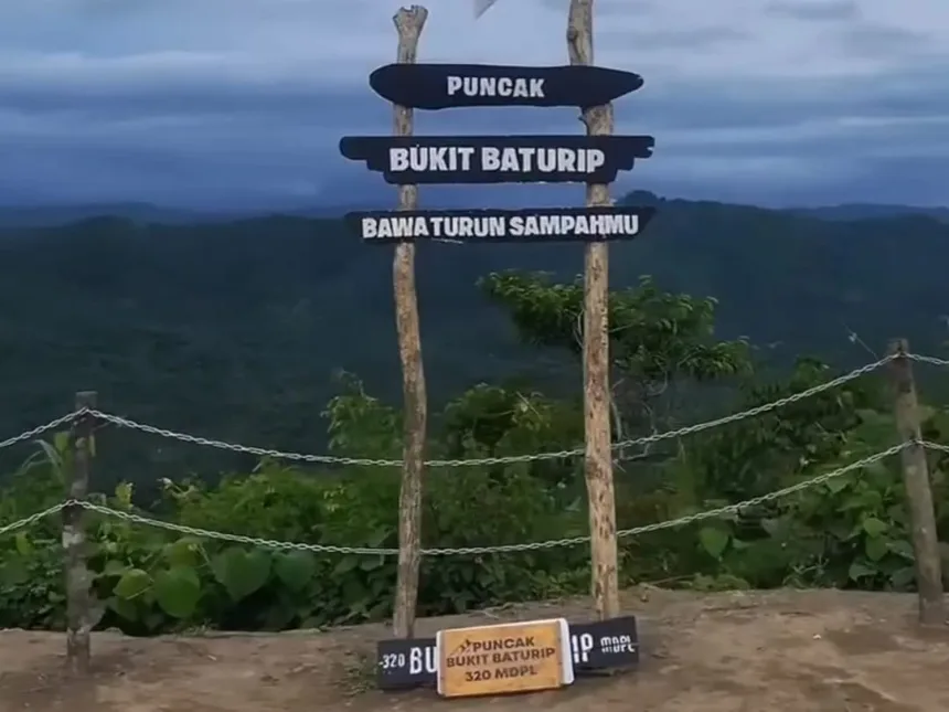 Keindahan panorama Bukit Baturip di Bantarsari, Cilacap.