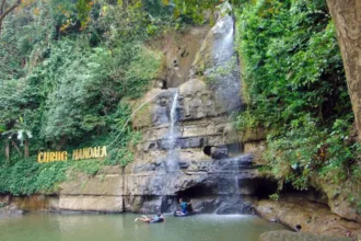 Keindahan Curug Mandala di Jeruk Legi, Cilacap. (Foto: visitjawatengah.jatengprov.go.id)