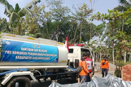 Kekeringan Banjarnegara meluas. Sebanyak 8.642 KK atau 29.110 jiwa terdampak di 42 desa dan 7 kelurahan. BPBD telah menyalurkan 5,59 juta liter air bersih.