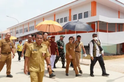 Plt Bupati Cilacap, Ammy Amalia Fatma Surya, saat menghadiri Pembukaan Masa Pengenalan Lingkungan Sekolah (MPLS) Sekolah Rakyat Terintegrasi di Desa Jenang, Kecamatan Majenang, Senin (31/8/2026).(Foto Diskominfo Cilacap)