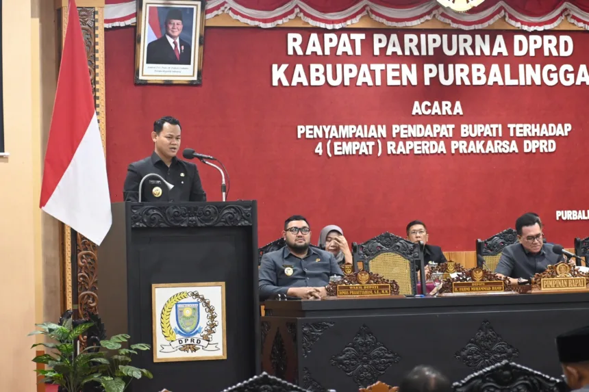 upati Purbalingga Fahmi Muhammad Hanif mendukung empat Raperda DPRD, tetapi meminta sejumlah materi disesuaikan dengan regulasi terbaru dan kebutuhan daerah