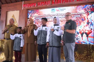 Pemerintah Kabupaten Banyumas resmi melepas 344 atlet pelajar dan 64 pelatih untuk berlaga dalam POPDA Provinsi Jawa Tengah di Pendopo Si Panji Purwokerto, Senin (31/8/2026).(Foto: Pemkab Banyumas)