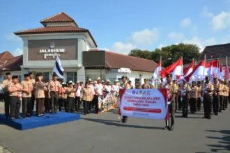 Ketua Harian Mabicab Kwarcab Cilacap Annisa Fabriana bersama jajaran Forkopimda resmi melepas Kontingen Estafet Tunas Kelapa (ETK) 2026 di Pendopo Wijayakusuma Cakti Cilacap, Kamis (3/9/2026). (Foto: Diskominfo Cilacap)