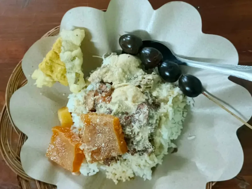 Cita rasa Gudeg Banyumas Asli "Bu Anik" yang manis dan sudah legendaris sejak 1999. (Foto: Dok Mercusuarnews.co)