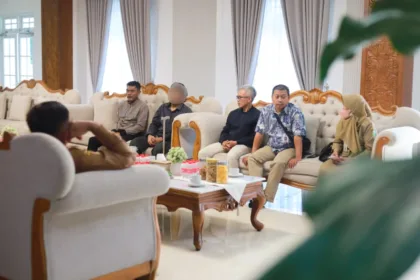 Bupati Lilis saat menerima kepulangan Tino di Pendopo Kabumian.(Foto: Prokompim Setda Kebumen)
