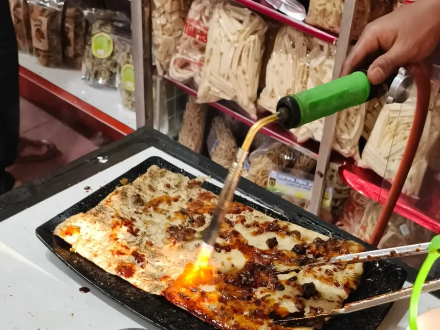 Beragam pilihan mendoan yang menjadi menu andalan di Toko Oleh-Oleh Sawangan No. 1 Purwokerto. (Foto: Dok Mercusuarnews.co)