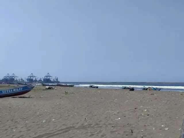 Pantai Menganti Cilacap jadi salah satu daya tarik untuk wisatawan kunjungi. (Foto: sisparnas.kemenpar.go.id)