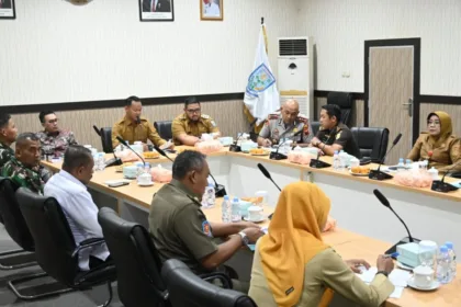 Bupati Fahmi memimpin Rapat Koordinasi Forum Koordinasi Pimpinan Daerah (Forkopimda) dalam rangka kesiapsiagaan menjelang Pilkades Serentak 2026 di Ruang Rapat Bupati, Senin (31/8/2026).(Foto: Prokompim Pemkab Purbalingga)