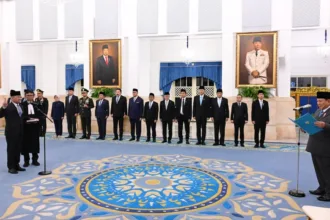 Presiden Prabowo Subianto melantik Suahasil Nazara sebagai Menteri Keuangan Kabinet Merah Putih di Istana Negara, Jakarta, pada Senin, (14/9/2026). (Foto: BPMI Setpres)
