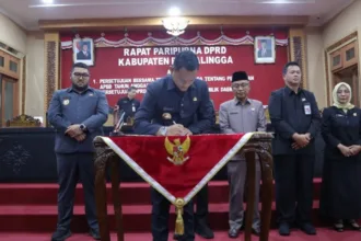 Penandatanganan berita acara persetujuan bersama dalam Rapat Paripurna DPRD Kabupaten Purbalingga di Ruang Rapat DPRD, Rabu (2/9/2026).(Foto: Prokompim Pemkab Purbalingga)