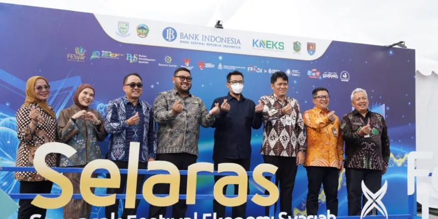 Wakil Bupati Purbalingga Dimas menghadiri Semarak Festival Ekonomi Syariah Eks Karesidenan Banyumas (SELARAS) x Festival Literasi 2026 di Area Parkir Kolam Retensi Purwokerto, Jumat (4/9/2026).(Foto: Prokompim)