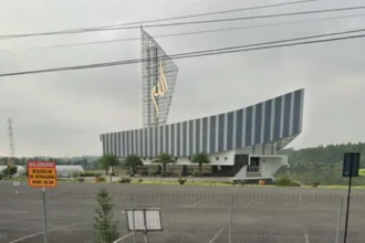 Masjid As-Shodiqin yang berbentuk perahu, jadi salah satu destinasi wisata religi di Cilacap