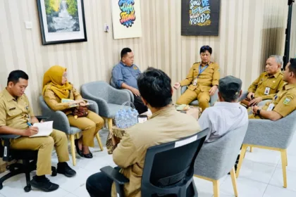 Sekda Kebumen memberikan klarifikasi resmi terkait pencatutan namanya untuk penipuan.(Foto: Prokompim Setda Kebumen)