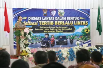 Polres Banjarnegara saat melakukan sosialisasi tertib lalu lintas