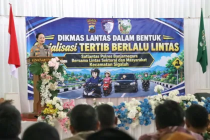 Polres Banjarnegara saat melakukan sosialisasi tertib lalu lintas