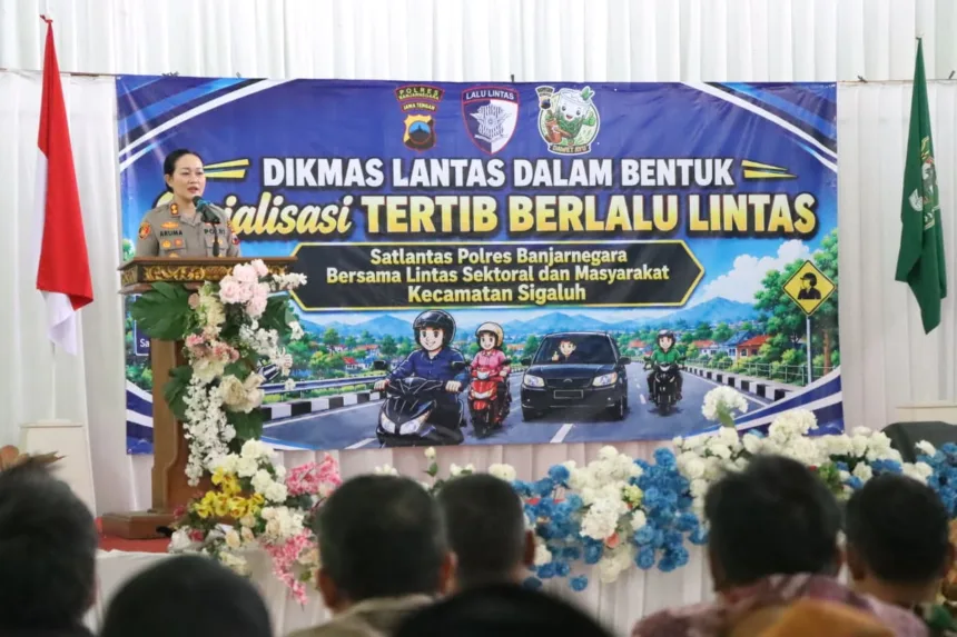 Polres Banjarnegara saat melakukan sosialisasi tertib lalu lintas
