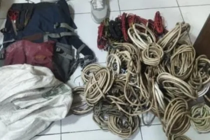 Barang bukti hasil pencurian kabel instalasi rumah kosong di Kelurahan Berkoh, Kecamatan Purwokerto Selatan yang di amankan polisi.(dok Humas Polresta Banyumas)