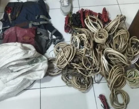 Barang bukti hasil pencurian kabel instalasi rumah kosong di Kelurahan Berkoh, Kecamatan Purwokerto Selatan yang di amankan polisi.(dok Humas Polresta Banyumas)