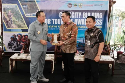 Plt. Bupati Pemalang, Nurkholes membuka kegiatan Capacity Building for Tourism Awareness bertema “Sumber Daya Tangguh, Pariwisata Tumbuh” di Pendopo Dinas Pariwisata dan Kebudayaan (Disparbud)