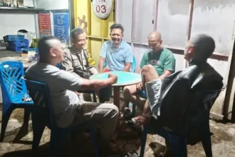 Jajaran Polsek Kembaran, Polresta Banyumas gelar kegiatan sambang Pos Satuan Keamanan Lingkungan di Desa Purwodadi, Kecamatan Kembaran, Kamis (10/9/2026) malam.(Foto: Humas Polresta Banyumas)