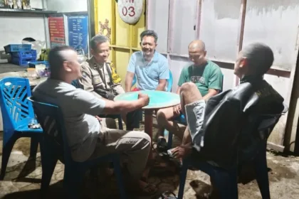 Jajaran Polsek Kembaran, Polresta Banyumas gelar kegiatan sambang Pos Satuan Keamanan Lingkungan di Desa Purwodadi, Kecamatan Kembaran, Kamis (10/9/2026) malam.(Foto: Humas Polresta Banyumas)