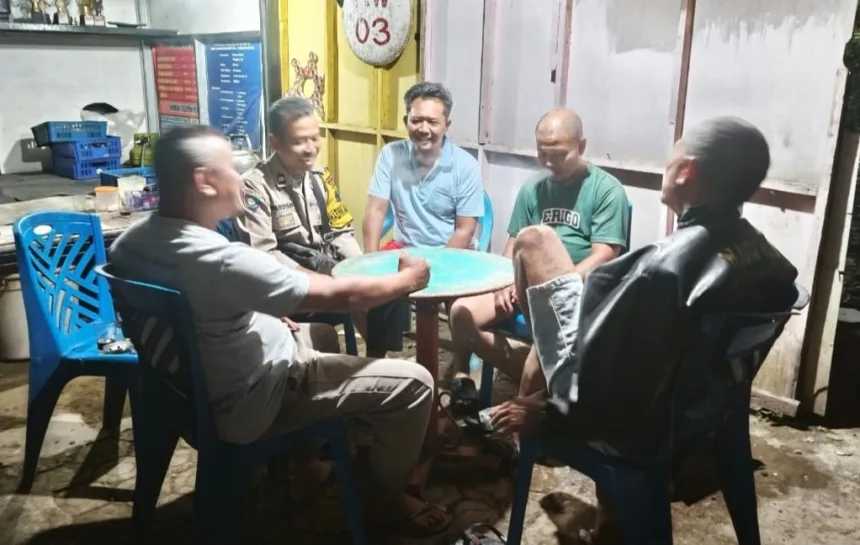 Jajaran Polsek Kembaran, Polresta Banyumas gelar kegiatan sambang Pos Satuan Keamanan Lingkungan di Desa Purwodadi, Kecamatan Kembaran, Kamis (10/9/2026) malam.(Foto: Humas Polresta Banyumas)