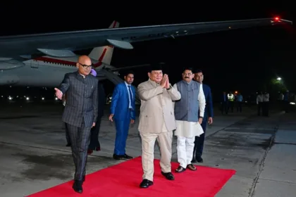 Presiden Republik Indonesia Prabowo Subianto tiba di Air Force Station (AFS) Palam, New Delhi, India, pada Jumat (11/9/2026) malam.(Foto: BPMI Setpres)