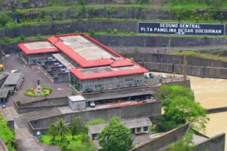 PLTA Panglima Besar Soedirman berkapasitas 180 MW di Banjarnegara, Jawa Tengah, tidak hanya menghadirkan energi listrik andal, tetapi juga aktif menjalankan program Tanggung Jawab Sosial dan Lingkungan (TJSL) untuk mendukung kesejahteraan masyarakat sekitar. Komitmen tersebut turut mengantarkan unit ini meraih PROPER Emas dari Kementerian Lingkungan Hidup pada 2025.