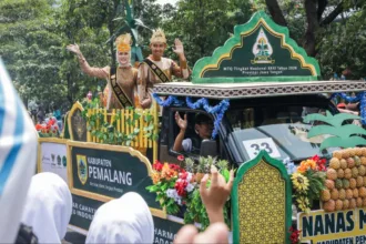 Pawai taaruf dalam pembukaan MTQ Nasional tahun 2026