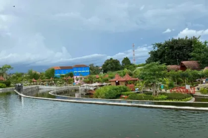 Mas Kemambang jadi destinasi taman kota di Purwokerto yang cocok dikunjungi saat hari biasa atau weekdays. (Foto: Dok Mercusuarnews.co)