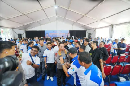 Kapolri menghadiri acara Konsolidasi Akbar Federasi Serikat Pekerja Metal Indonesia (FSPMI) di Kawasan Industri MM2100, Kabupaten Bekasi, Jawa Barat.(Foto: Divisi Humas Mabes Polri)
