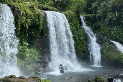 Pesona Curug Jenggala yang berada di wilayah dusun Kalipagu, Desa Ketenger, Kecamatan Baturraden, Kabupaten Banyumas, Jawa Tengah. (Foto: Dok Mercusuarnews.co)