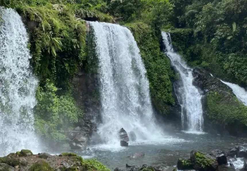 Pesona Curug Jenggala yang berada di wilayah dusun Kalipagu, Desa Ketenger, Kecamatan Baturraden, Kabupaten Banyumas, Jawa Tengah. (Foto: Dok Mercusuarnews.co)