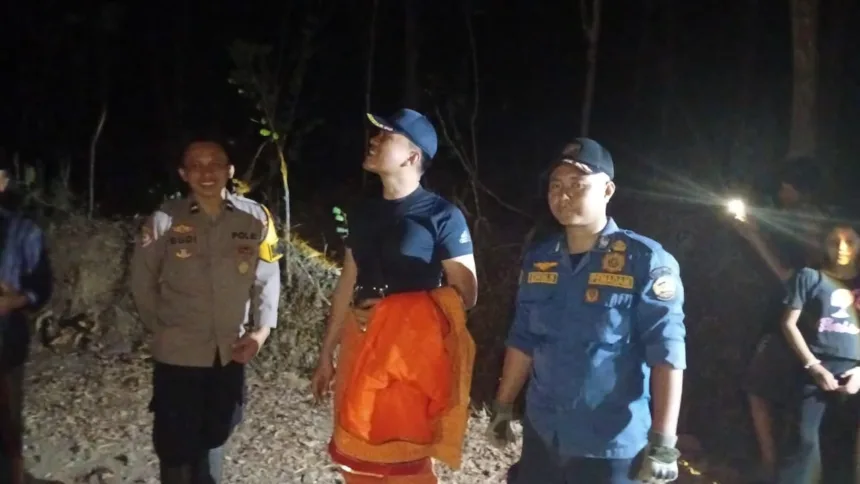 Kebakaran lahan melanda area seluas sekitar 50 ubin di Desa Kaliwedi, Kecamatan Kebasen, Minggu (13/9/2026) petang berhasil dipadamkan petugas gabungan.(Foto: Polresta Banyumas)