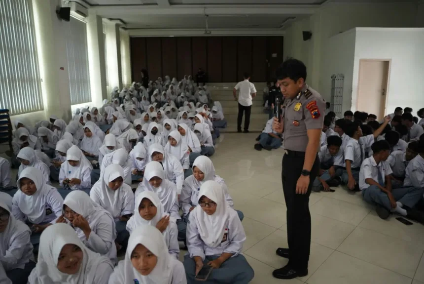 Polresta Banyumas menggelar pelatihan kecerdasan buatan (Artificial Intelligence) di Aula SMA Muhammadiyah 1 Purwokerto, Senin (14/9/2026).(Foto: Polresta Banyumas)