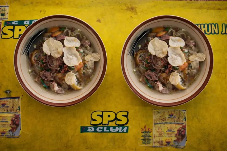 Soto Mie Bogor & Soto Betawi Bang Asep, menjadi rekomendasi kuliner dekat Pasar Wage Purwokerto. (Foto: Dok Mercusuarnews.co)
